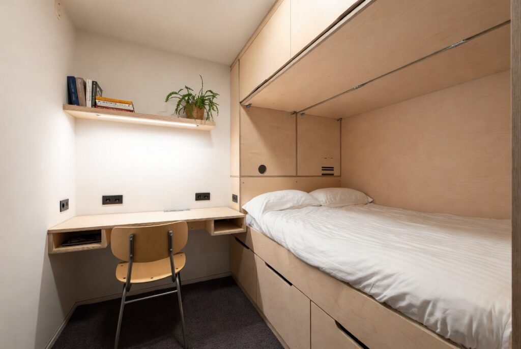 25 Creative Very Small Bedroom Ideas 4 4993a4e5 117c 4d89 8fa2 1e9400d68dce