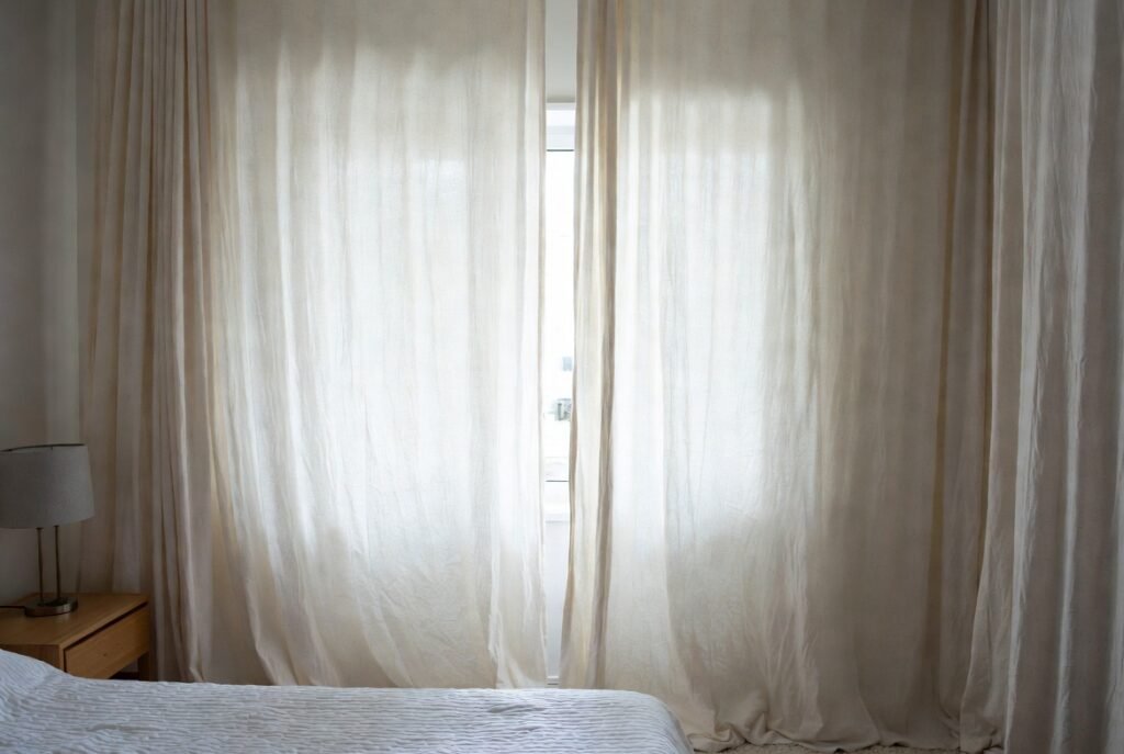 25 Creative Very Small Bedroom Ideas 16 991bac70 3907 4598 9728 ada957c9deb8