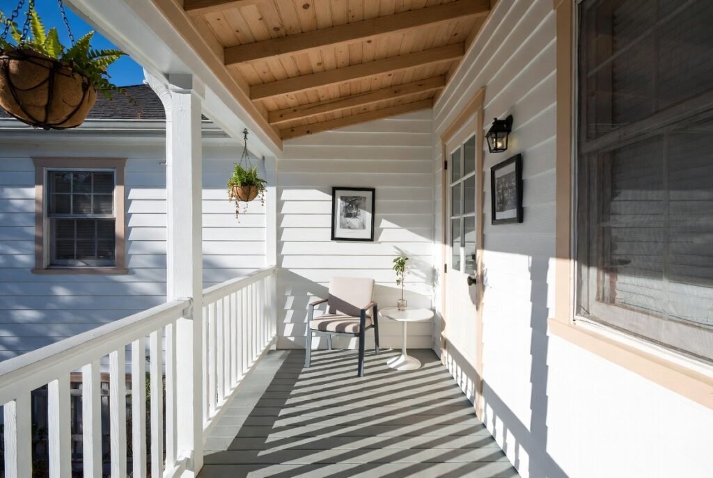 20 Small Front Porch Ideas to Try 5 grok image b32b7da6 13bb 4a84 83f7 ab6ba1573c7e