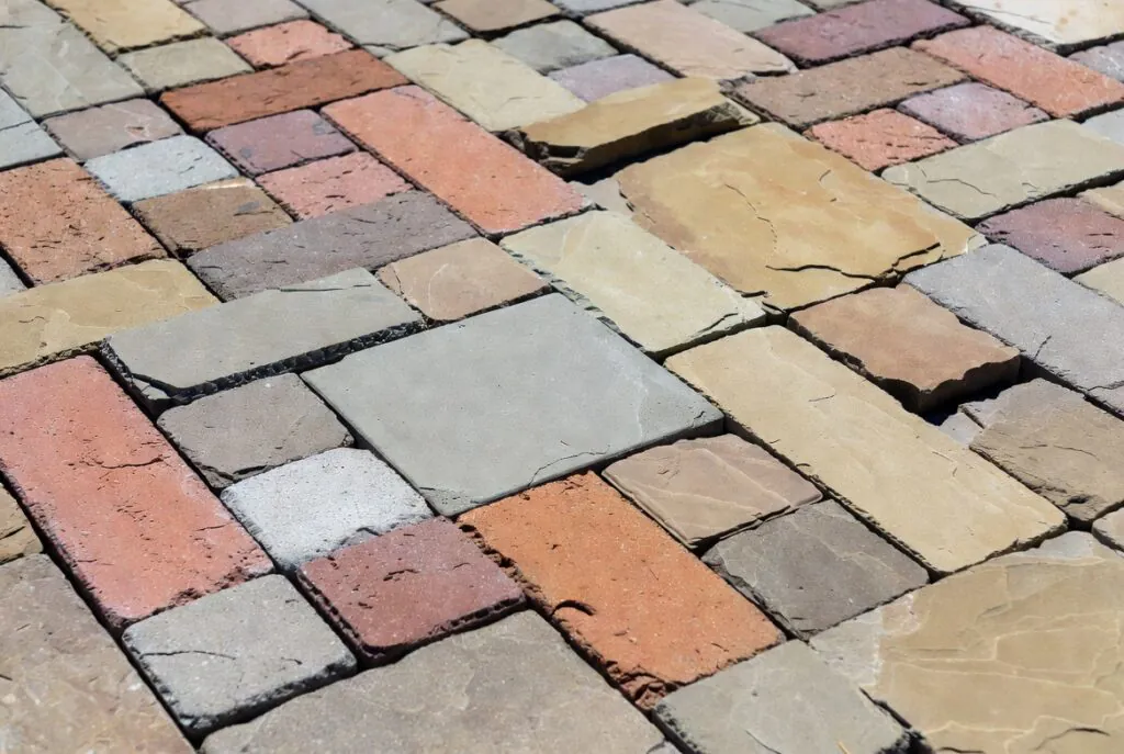 15 Paver Patio Ideas to Try 2 112bda2c 0cb3 478b b0f2 1803ff7bb382