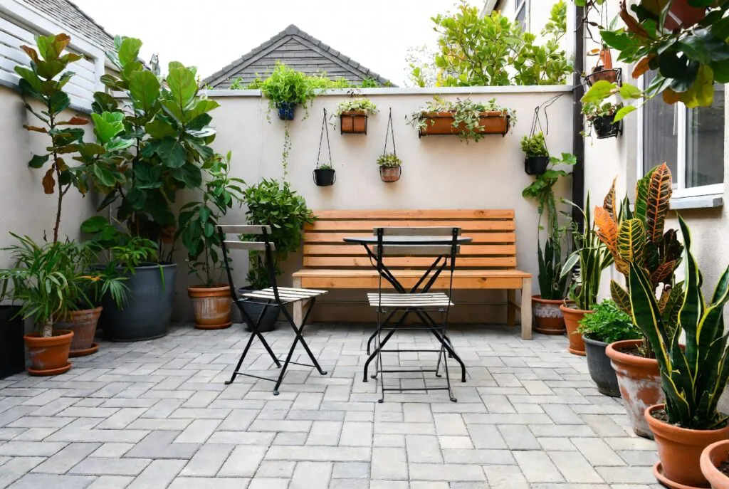 15 Paver Patio Ideas to Try 7 f5de1bd3 65c6 4d00 b3e5 1baa7f4c5898